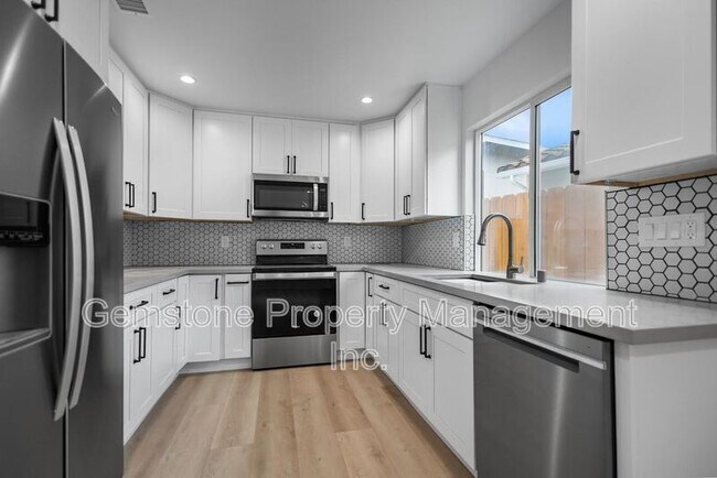 4895 54th St photo 4