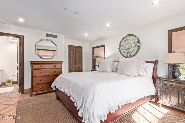 6708 E San Miguel Ave Paradise Valley, AZ 85253 photo 3