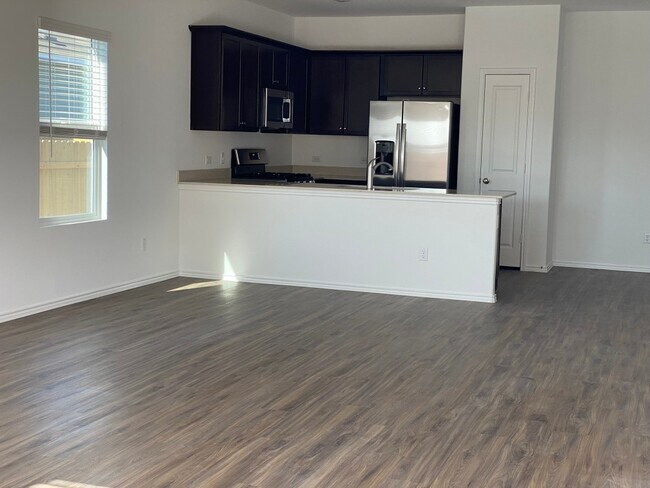 117 Akela Wy Georgetown, TX 78626 photo 2