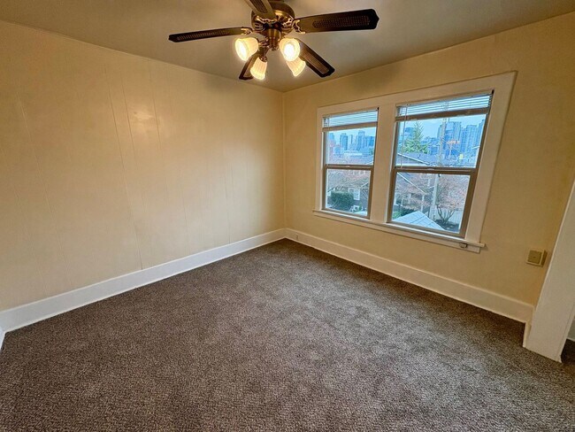 556 Ward St Seattle, WA 98109 photo 2