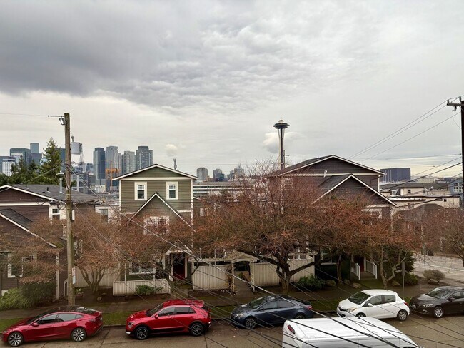 556 Ward St Seattle, WA 98109 photo 5