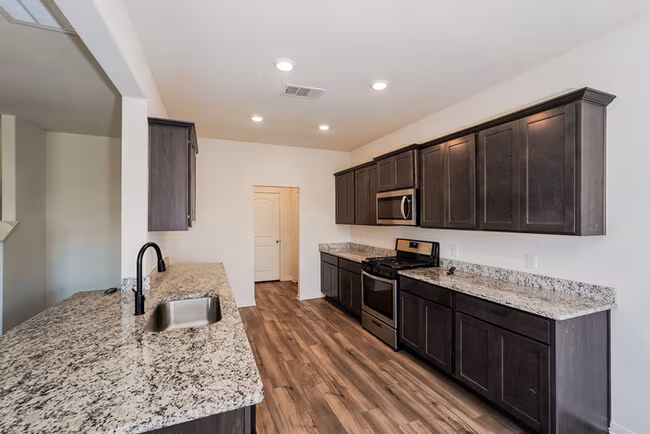 809 Clark Drive, Ferris, TX 75125 photo 4