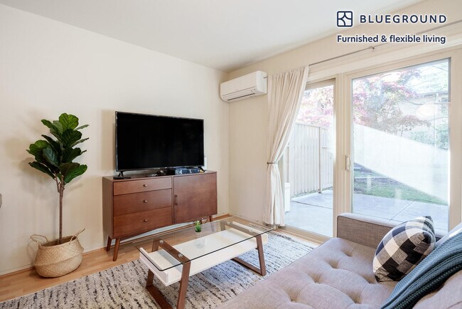 572 Channing Ave Palo Alto, CA 94301 photo 3