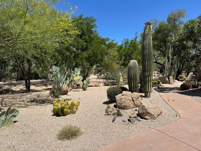 7485 E Tumbleweed Dr Scottsdale, AZ 85266 photo 2