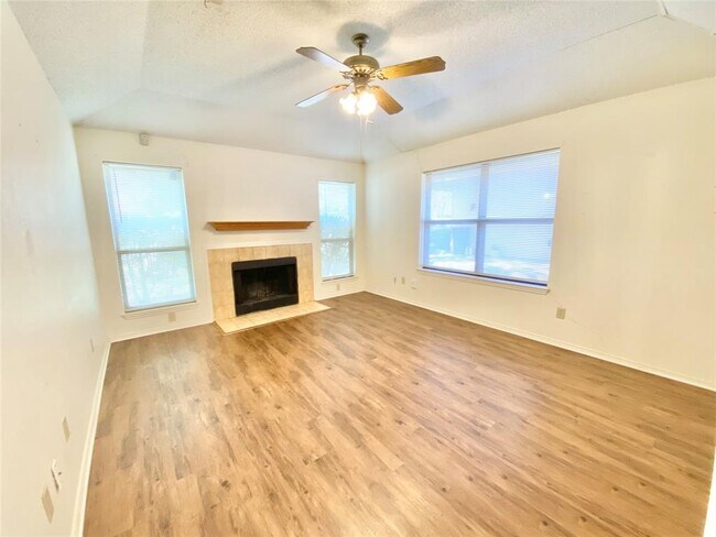 4727 Sausalito Drive, Arlington, TX 76016 photo 2