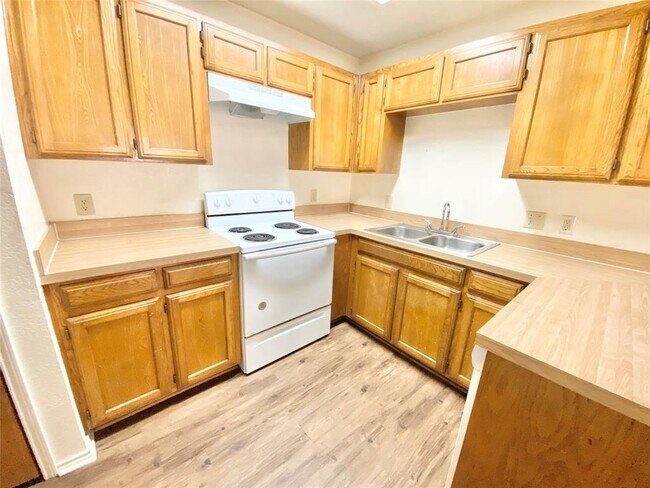 4727 Sausalito Drive, Arlington, TX 76016 photo 5