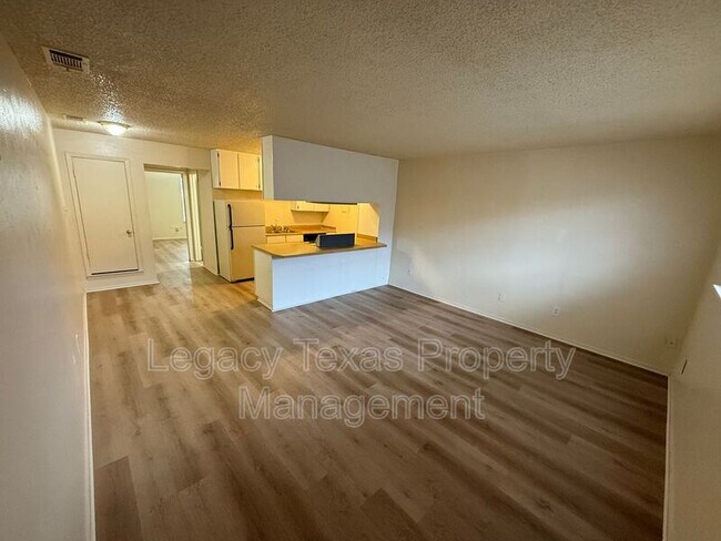 1700 Short St Cleburne, TX 76033 photo 2