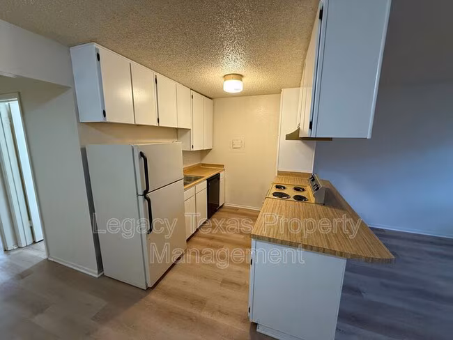 1700 Short St Cleburne, TX 76033 photo 4