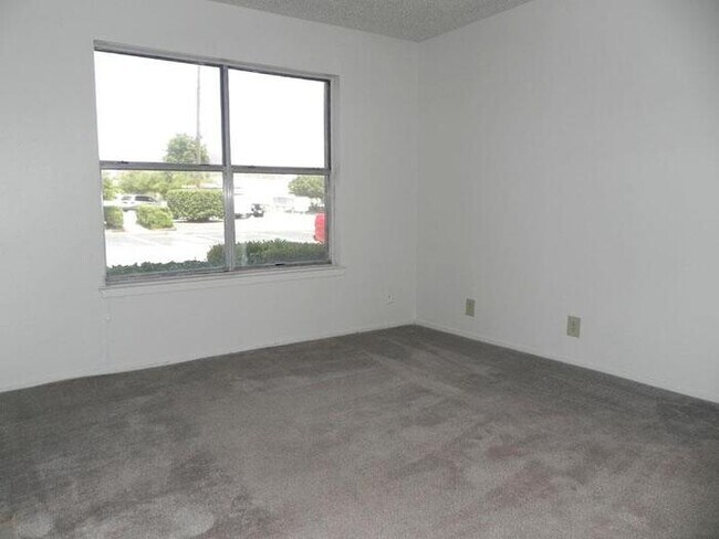 540 East Bethany Drive Allen, TX 75002 photo 4