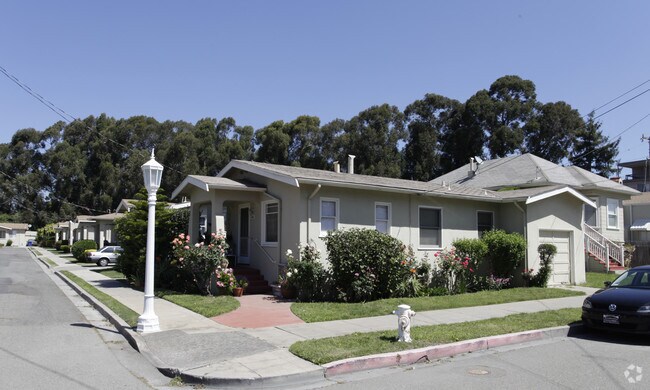 Cecelia Court Apartments photo 3