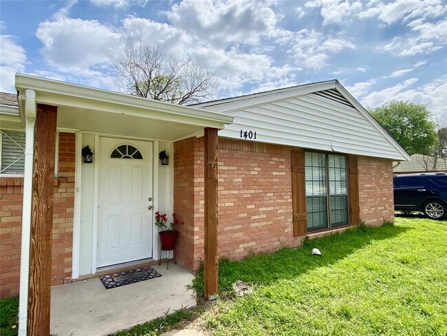 1401 Carswell Terrace Arlington, TX 76010 photo 2