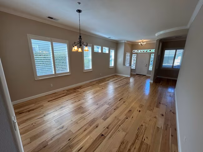 Beautifully Updated 2 Bed 2 Bath Home in 55+ Summerset Community photo 3