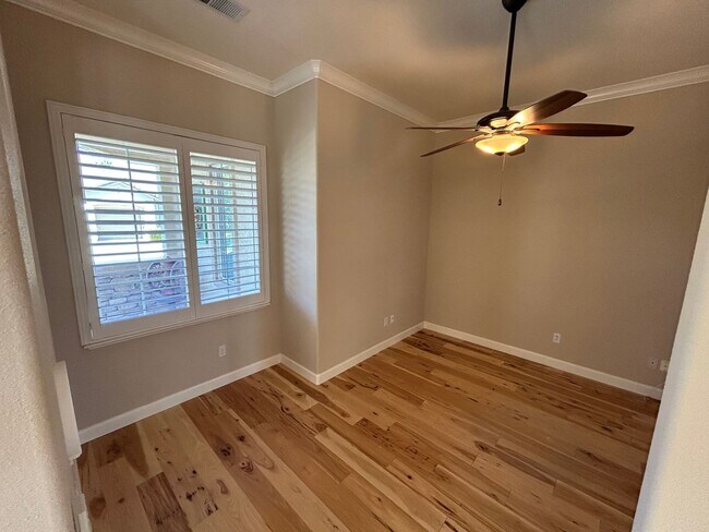 Beautifully Updated 2 Bed 2 Bath Home in 55+ Summerset Community photo 4