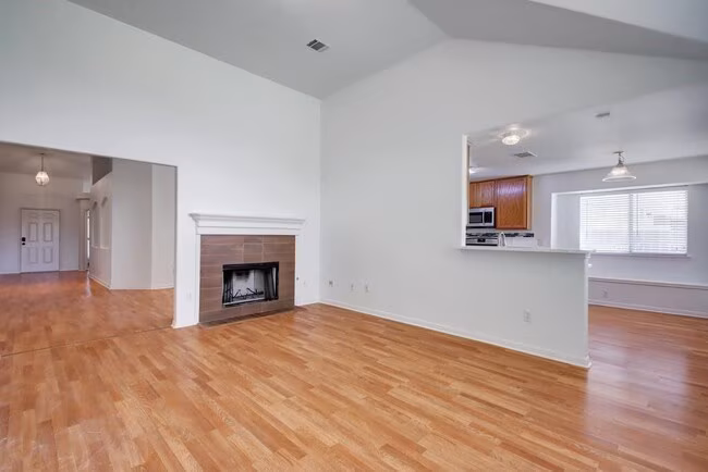 11717 Dunfries Ln Austin, TX 78754 photo 2