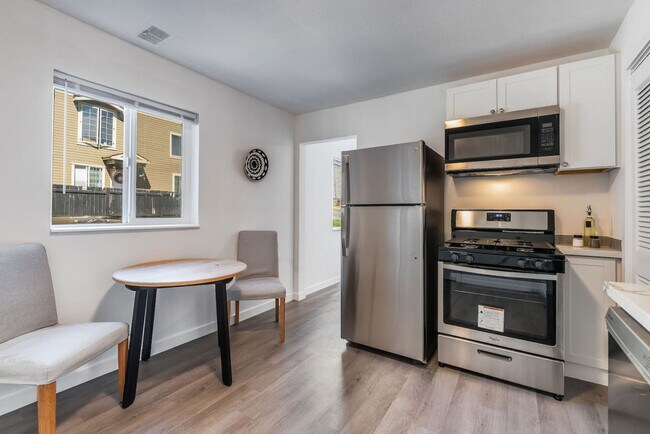 1801 S Yakima Ave Tacoma, WA 98405 photo 3
