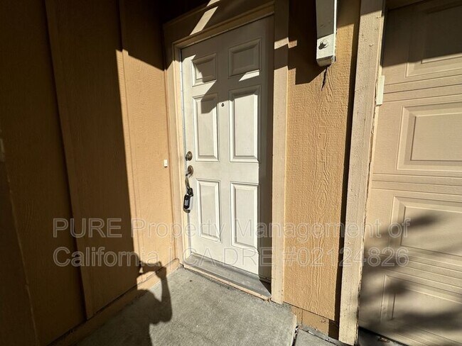 2218 Versailles St Santa Rosa, CA 95403 photo 2