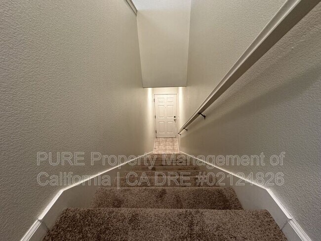 2218 Versailles St Santa Rosa, CA 95403 photo 3