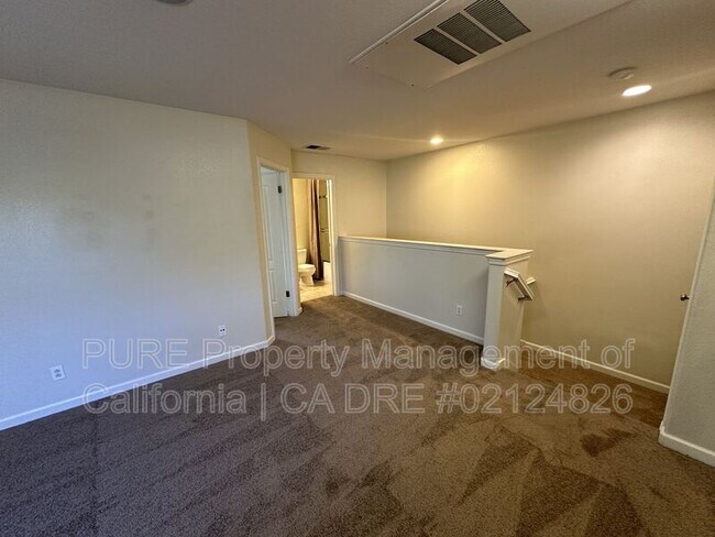2218 Versailles St Santa Rosa, CA 95403 photo 4