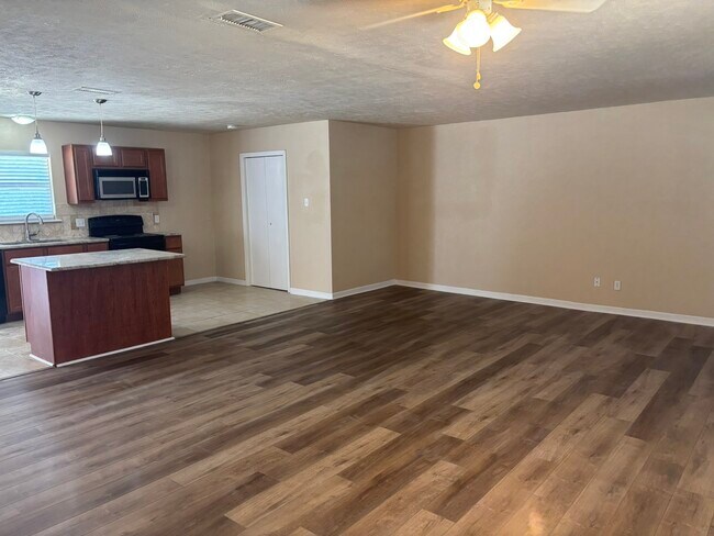 474 Sweetbriar Drive, Lewisville, TX 75067 photo 3