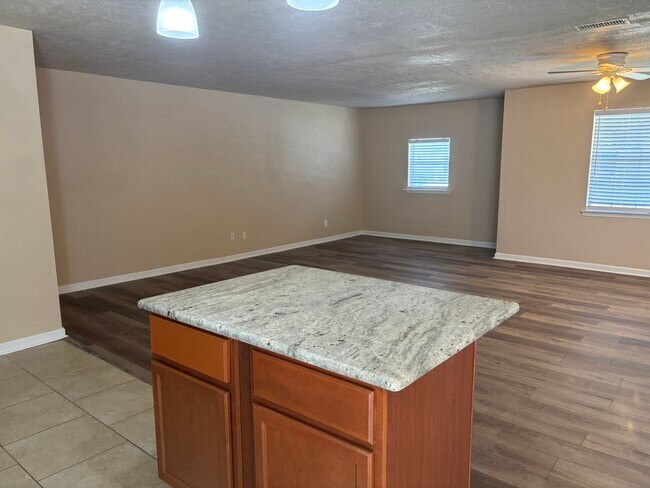 474 Sweetbriar Drive, Lewisville, TX 75067 photo 5