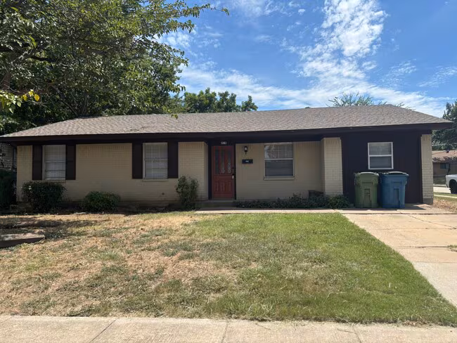 474 Sweetbriar Drive, Lewisville, TX 75067 photo 2
