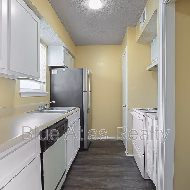 8030 Cambridge Circle, White Settlement, TX 76108 photo 5