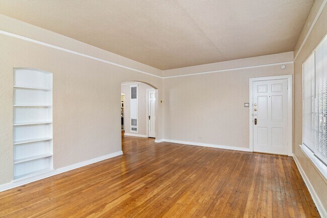 268 E Lullwood Ave San Antonio, TX 78212 photo 2