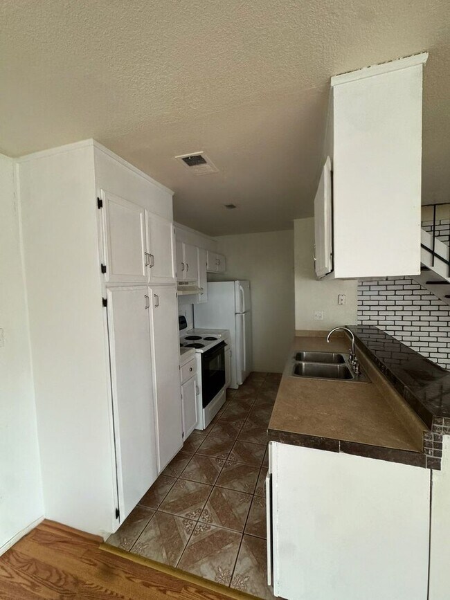 Charming 2BR Townhome in Antioch photo 4