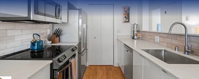 34 Schooner Ct Richmond, CA 94804 photo 5