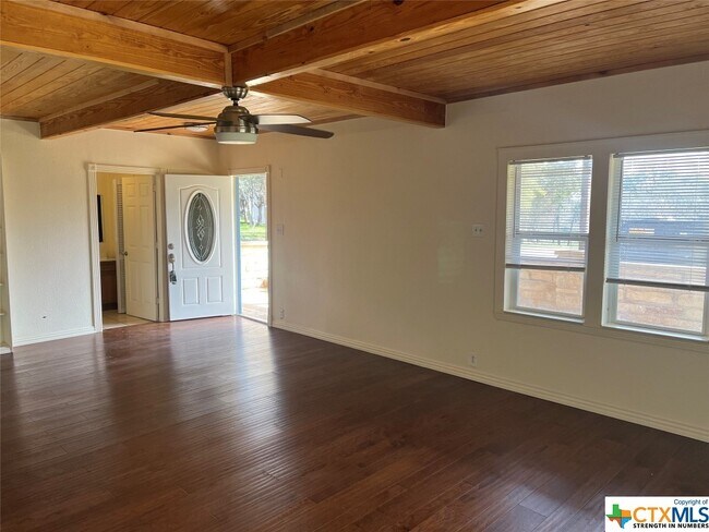 230 Six Pines Rd San Marcos, TX 78666 photo 5
