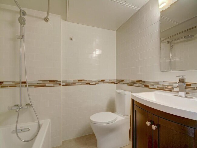 3110 Red River St Austin, TX 78705 photo 3