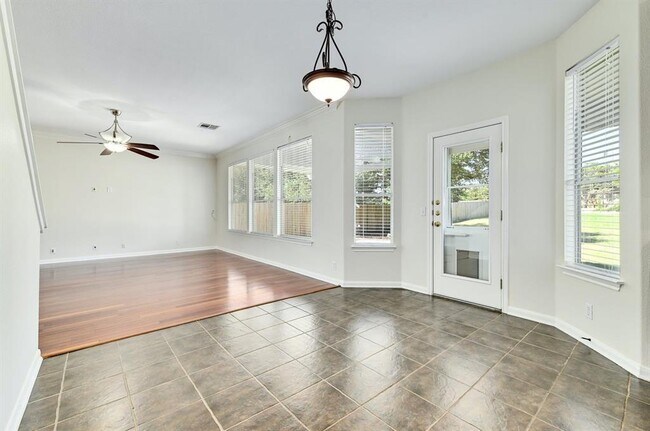 20308 Farm Pond Lane, Pflugerville, TX 78660 photo 3