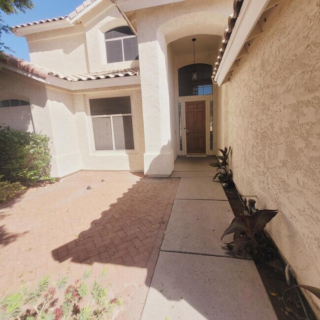 8720 W Kathleen Rd Peoria, AZ 85382 photo 3