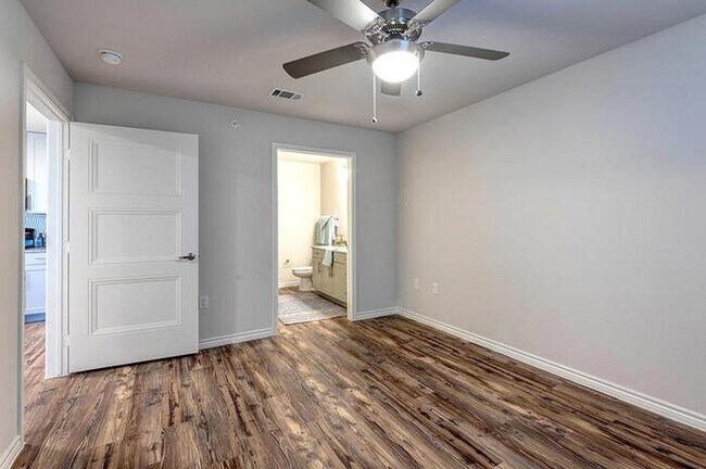 2017 S Cooper St Arlington, TX 76010 photo 4