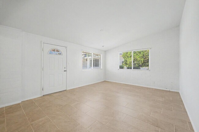 10606 W Oakmont Dr Sun City, AZ 85351 photo 3