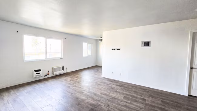 4402 Delta St photo 2