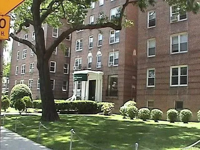 143-25 84th Dr Queens, NY 11435 photo 5