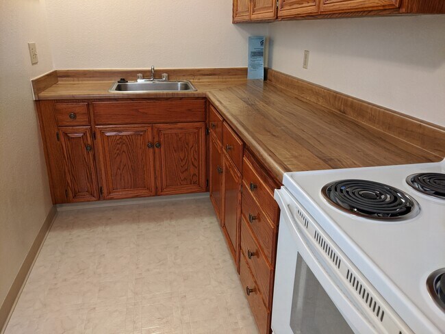 780 S 11th St San Jose, CA 95112 photo 2