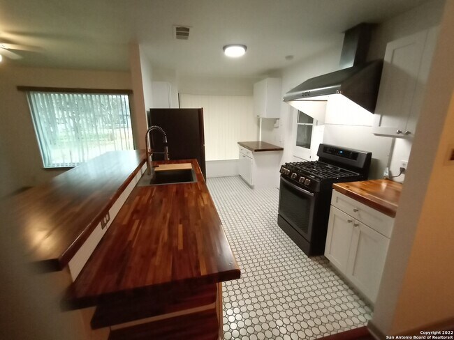 342 Barbara Dr San Antonio, TX 78216 photo 4