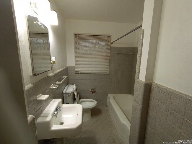 342 Barbara Dr San Antonio, TX 78216 photo 5