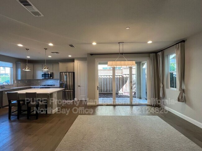 2021 Kingwood Rd Rohnert Park, CA 94928 photo 5