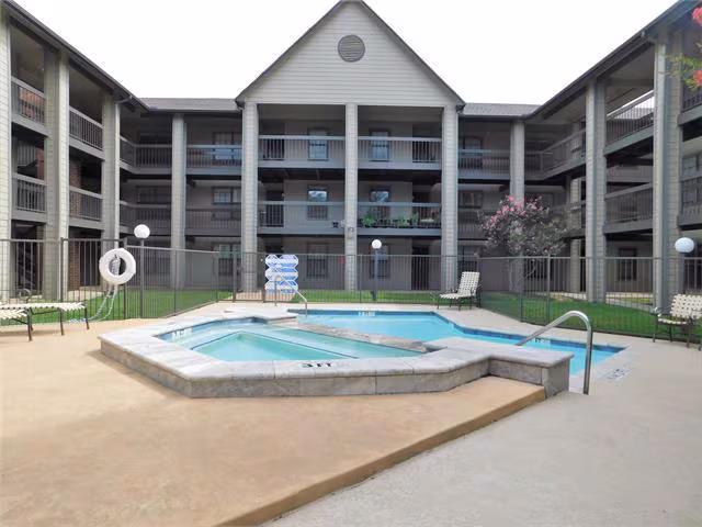 218 N Texas Blvd Denton, TX 76201 photo 4