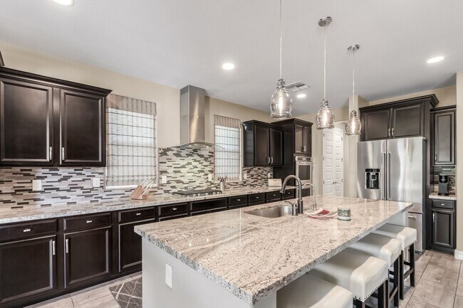 Spacious 4BR House in Goodyear photo 2