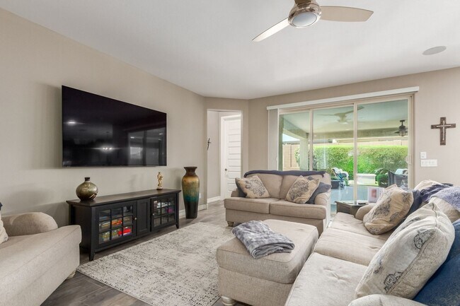 Spacious 4BR House in Goodyear photo 5