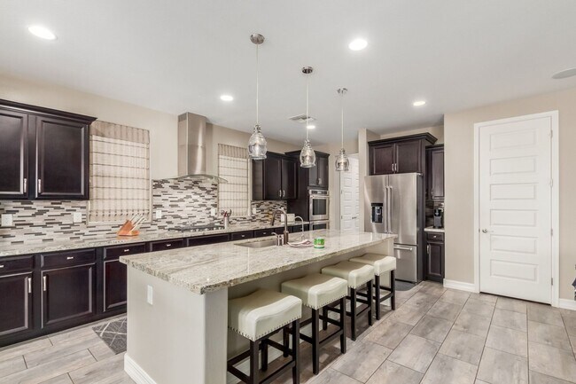 Spacious 4BR House in Goodyear photo 4