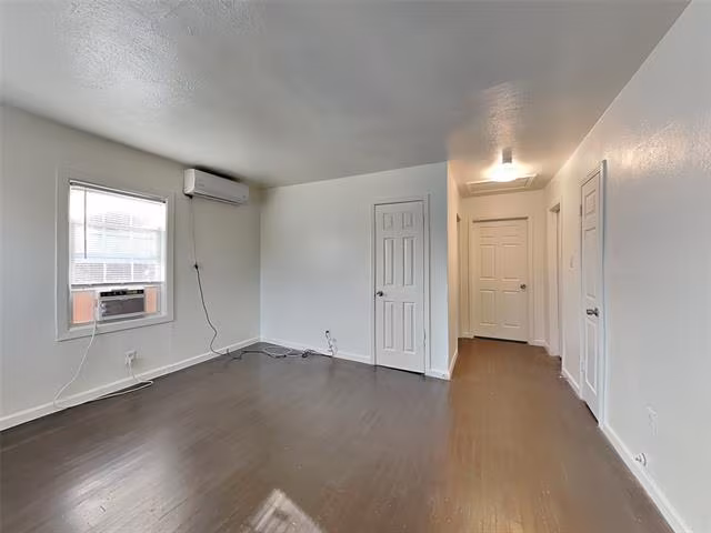 2805 Carter Street, Dallas, TX 75210 photo 2