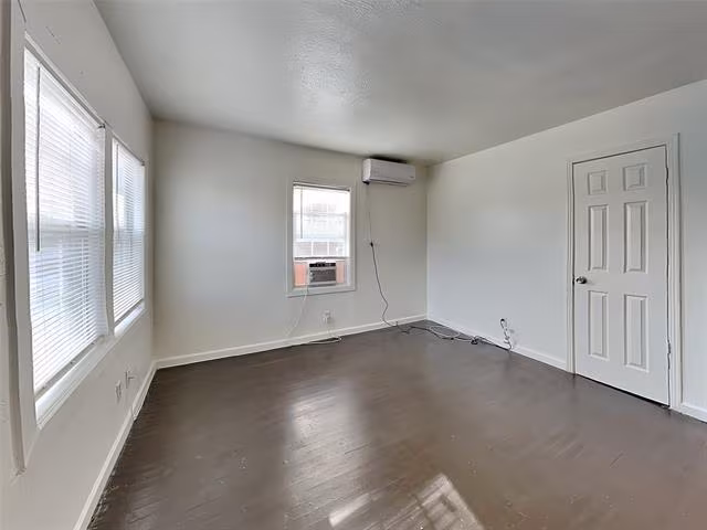 2805 Carter Street, Dallas, TX 75210 photo 3