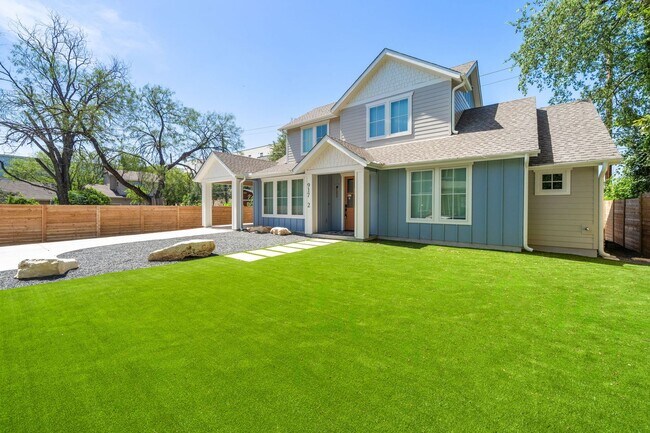 917 E 37th St Austin, TX 78705 photo 2