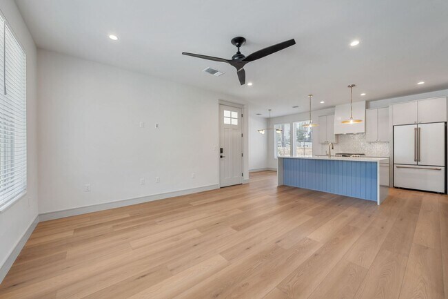 917 E 37th St Austin, TX 78705 photo 5
