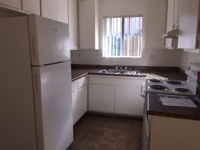 355 Emerald Ave El Cajon, CA 92020 photo 3